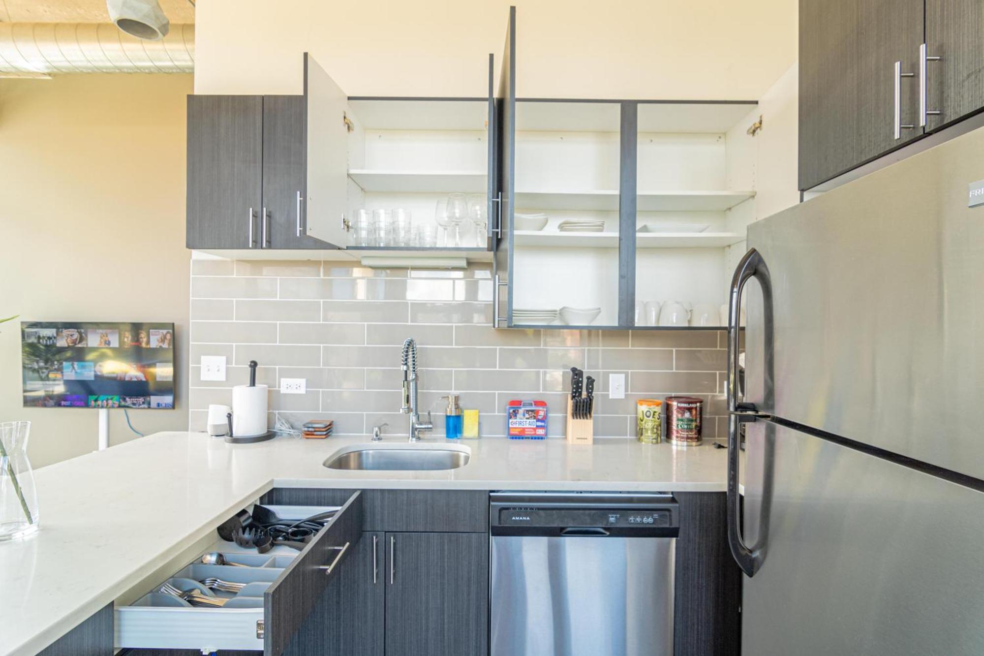 Bright 2Br Luxury Corner Suite With Optional Parking Sleeps 6 Guests Near Mccormick Place And Soldier Field שיקגו מראה חיצוני תמונה