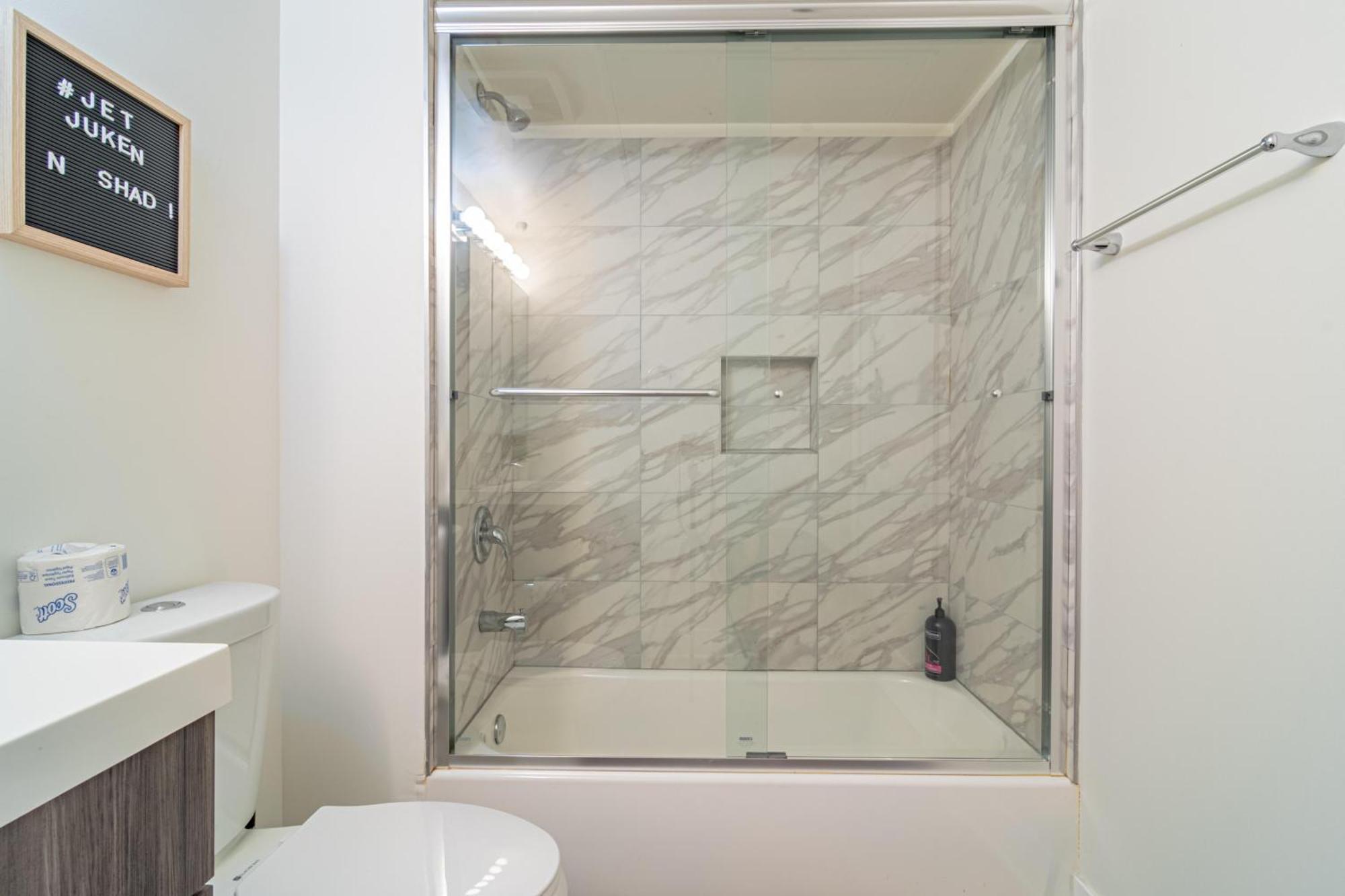 Bright 2Br Luxury Corner Suite With Optional Parking Sleeps 6 Guests Near Mccormick Place And Soldier Field שיקגו מראה חיצוני תמונה