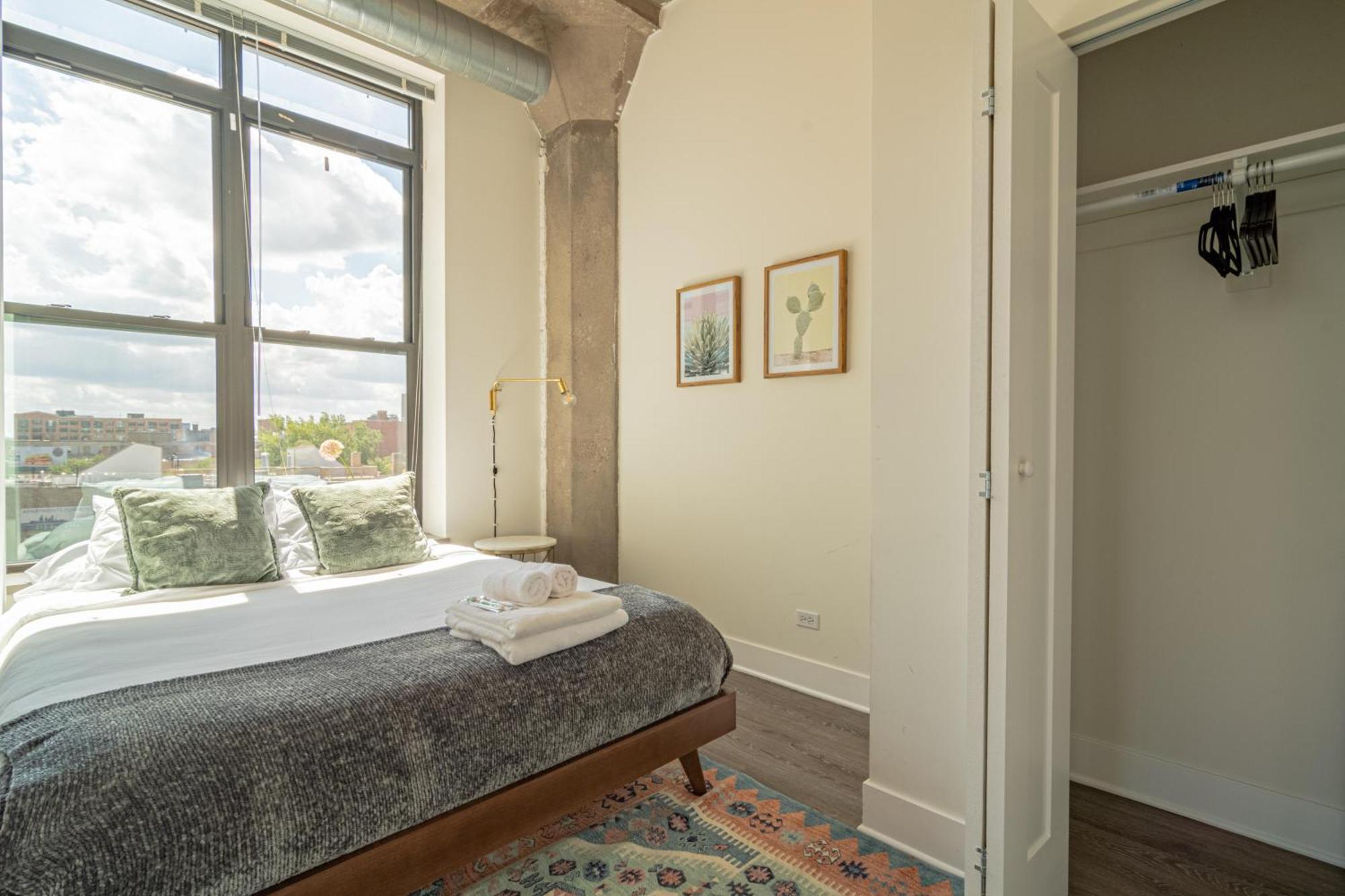 Bright 2Br Luxury Corner Suite With Optional Parking Sleeps 6 Guests Near Mccormick Place And Soldier Field שיקגו מראה חיצוני תמונה